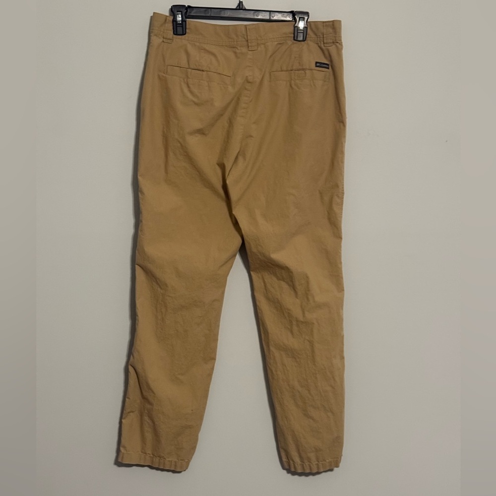 Women’s Columbia khaki pants 34W x 32‎ L - Picture 2 of 5
